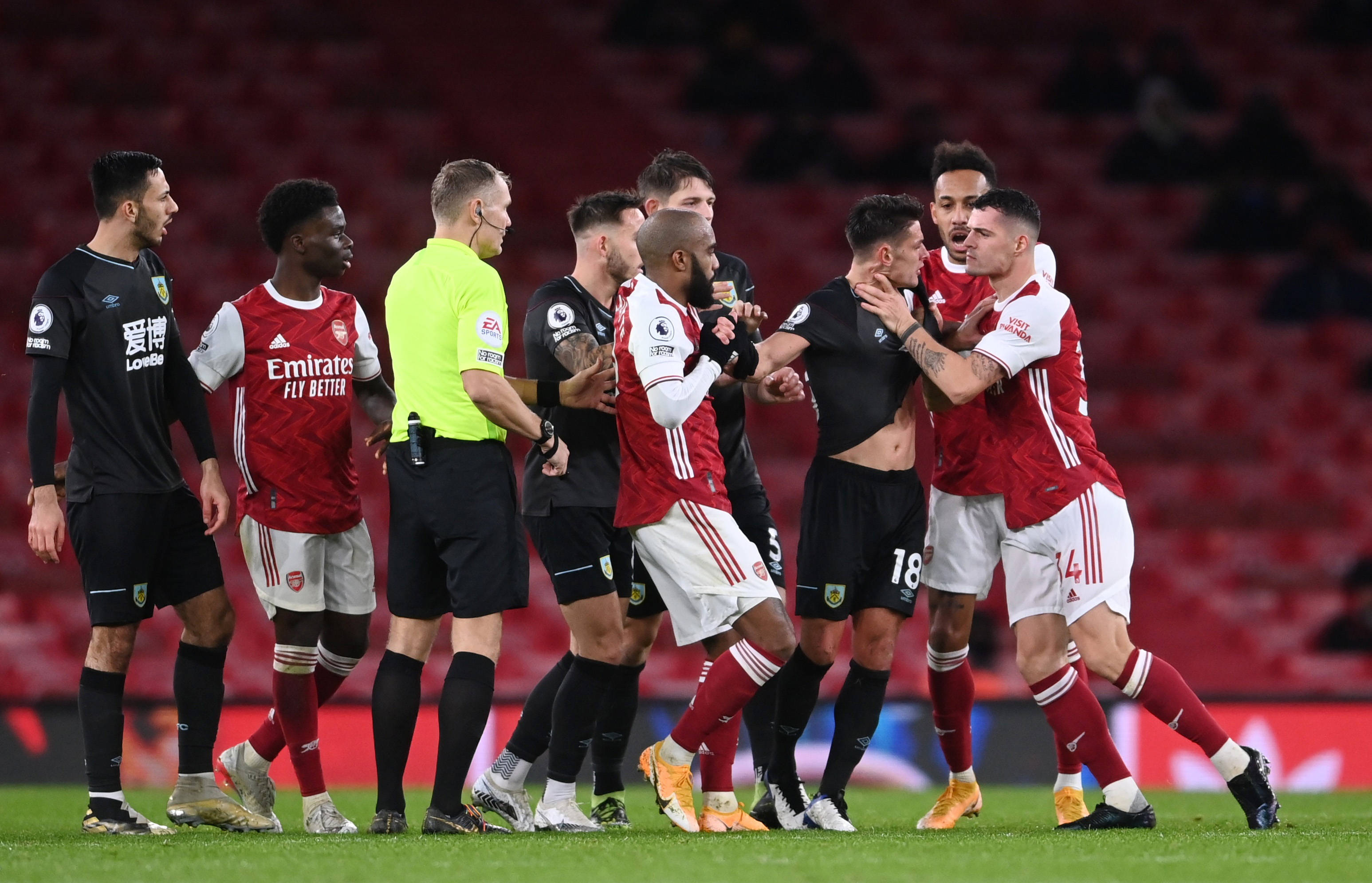 显示出他在 显示出他在